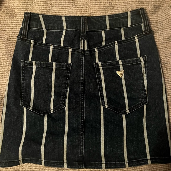 Guess- denim mini skirt- size xs - Picture 2 of 5